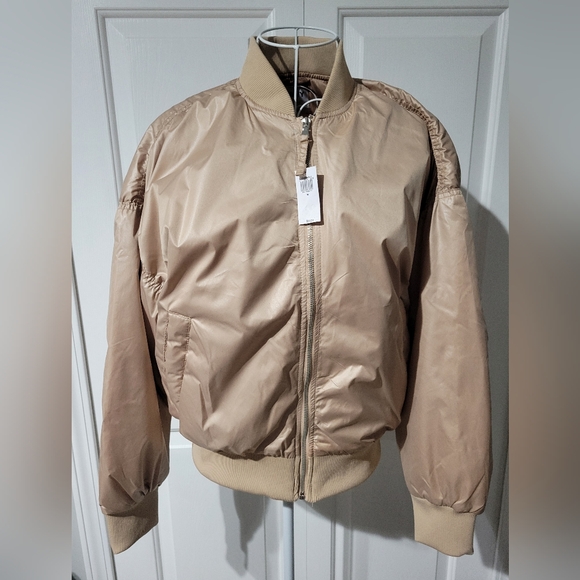 Old Navy N.W.T. M. oversized bomber jacket - Picture 2 of 5